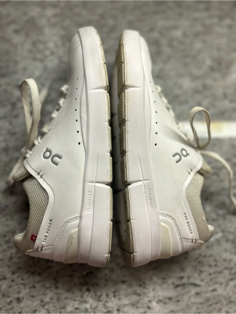 On Cloud womens Roger Advantage White Leather Sneakers - size 6.5 EUC